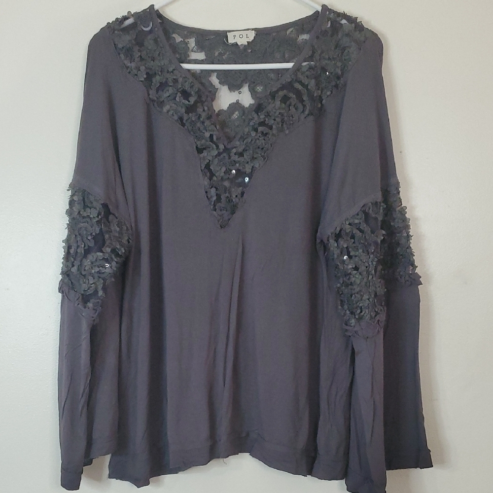 POL Grey BoHo Lace Bellsleeve Top Size Large Soft Stretchy V-Neck Whimsigoth